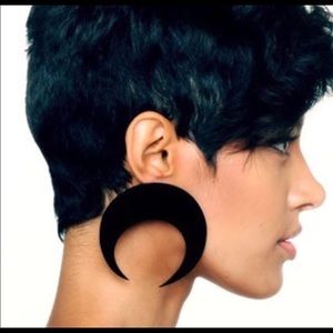 🌹exaggerated black half moon earrings